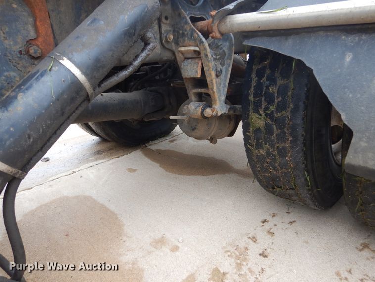 image for item FX9168 2000 International 8100  semi truck