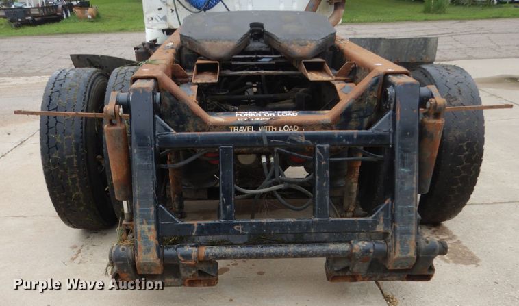 image for item FX9168 2000 International 8100  semi truck