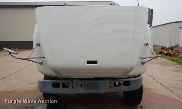 image for item FX9168 2000 International 8100  semi truck