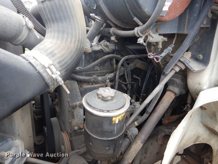 image for item FX9168 2000 International 8100  semi truck