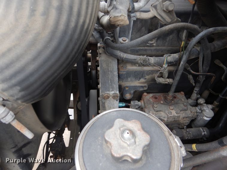 image for item FX9168 2000 International 8100  semi truck