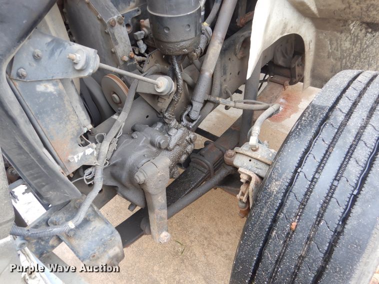 image for item FX9168 2000 International 8100  semi truck