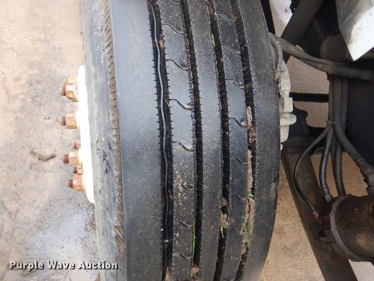 image for item FX9168 2000 International 8100  semi truck