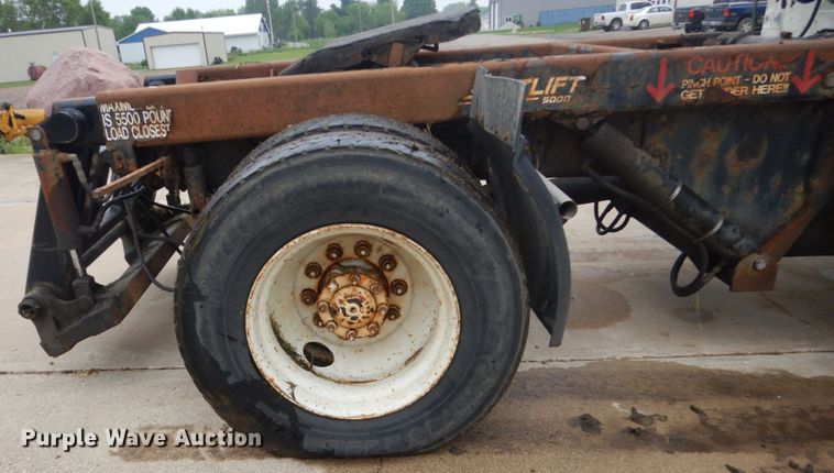 image for item FX9168 2000 International 8100  semi truck