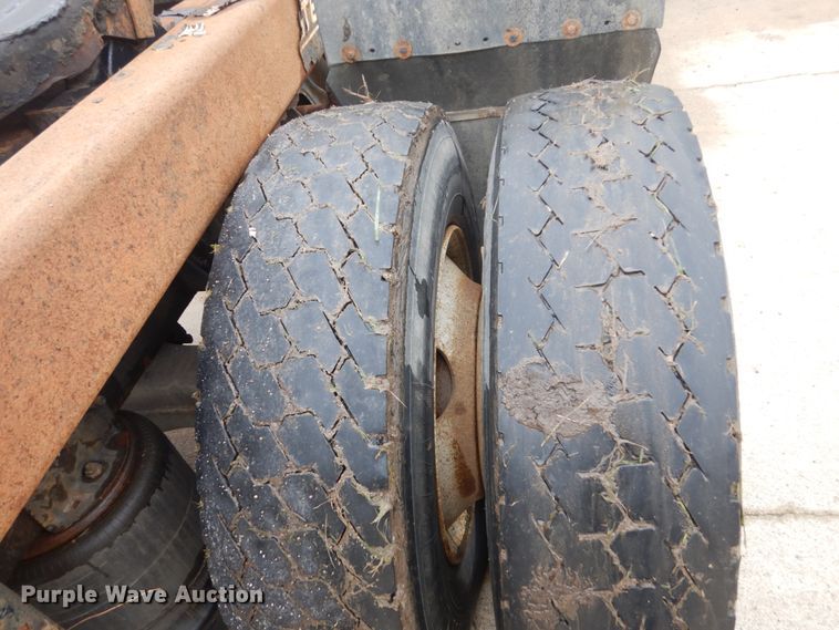 image for item FX9168 2000 International 8100  semi truck