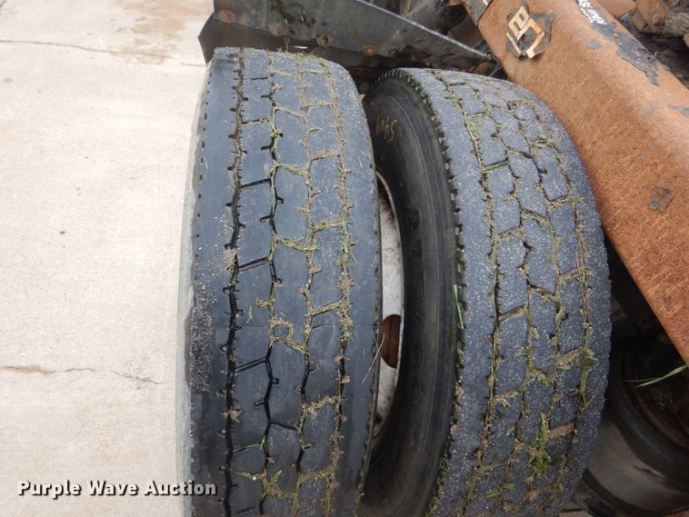 image for item FX9168 2000 International 8100  semi truck