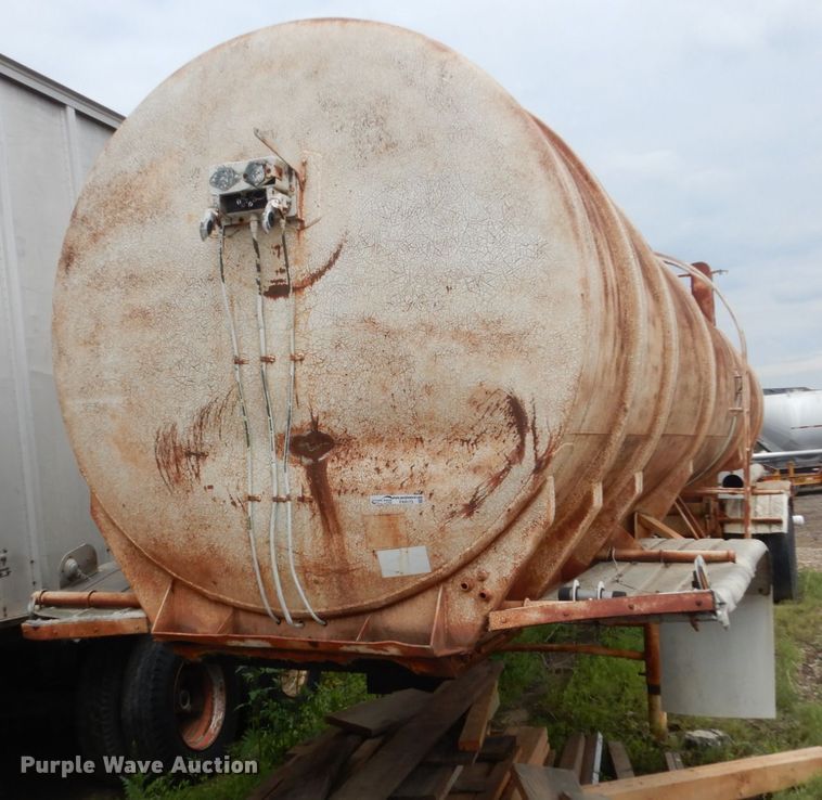 image for item FX9173 Tank trailer