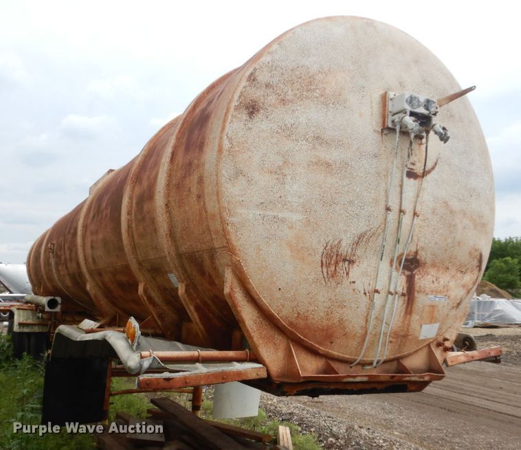 image for item FX9173 Tank trailer