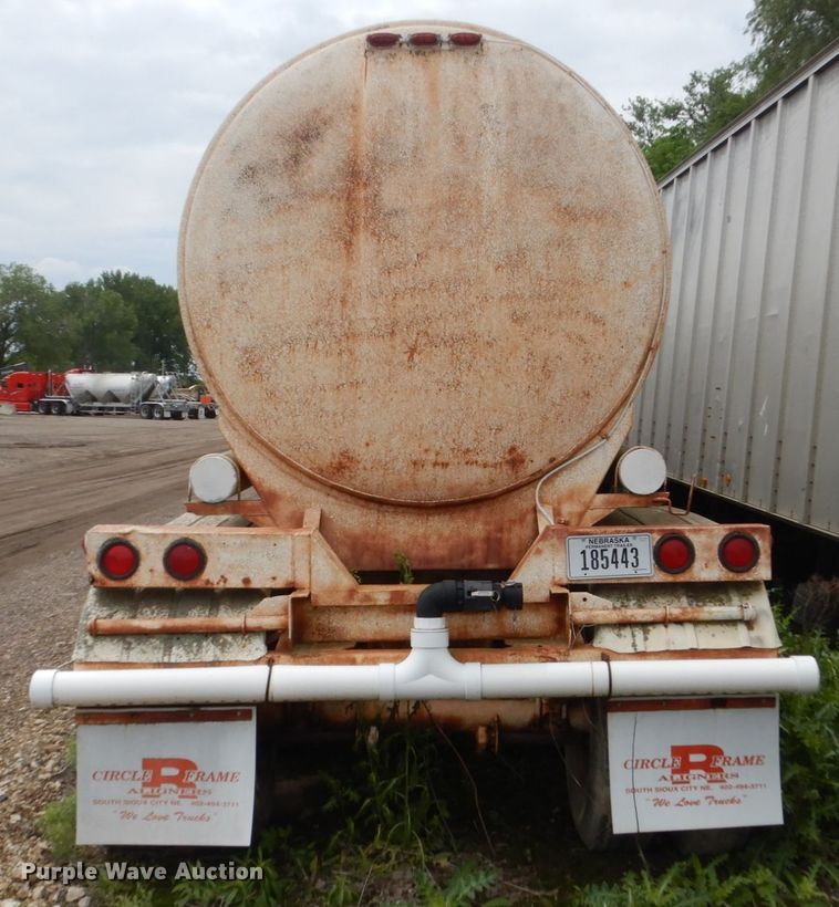 image for item FX9173 Tank trailer