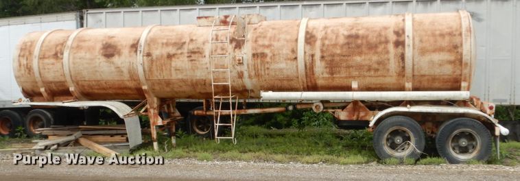 image for item FX9173 Tank trailer