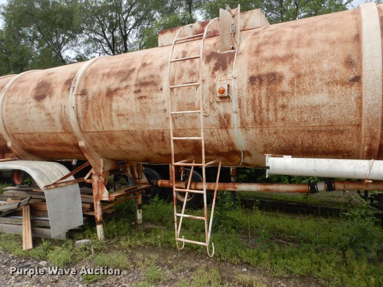 image for item FX9173 Tank trailer