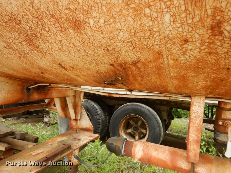 image for item FX9173 Tank trailer