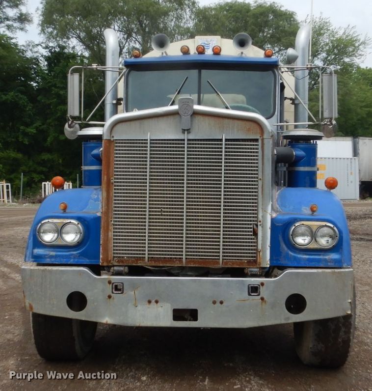 image for item FX9174 1980 Kenworth  tank truck