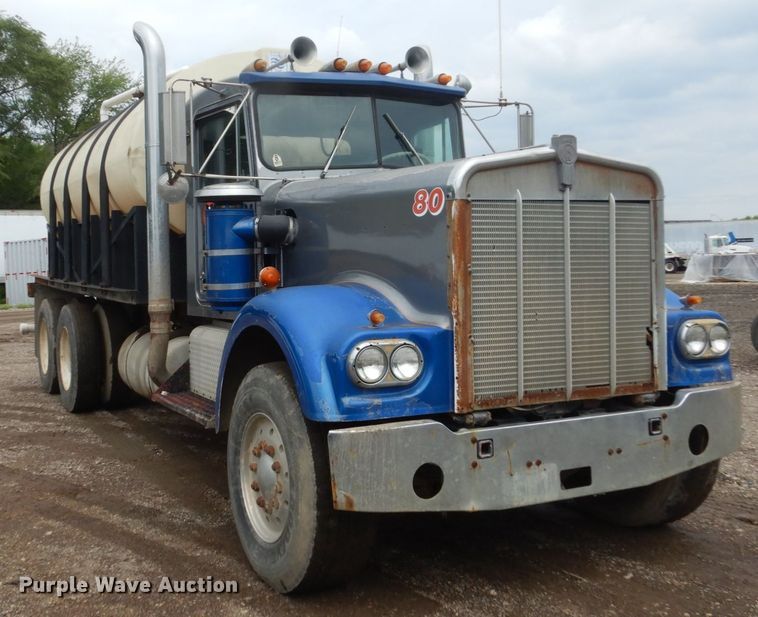 image for item FX9174 1980 Kenworth  tank truck