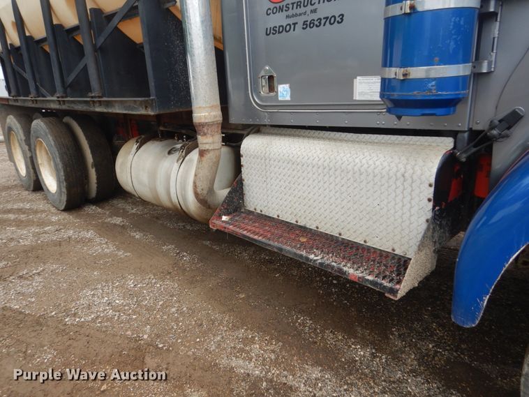 image for item FX9174 1980 Kenworth  tank truck