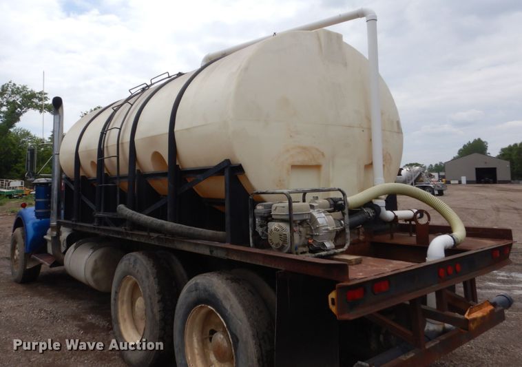 image for item FX9174 1980 Kenworth  tank truck