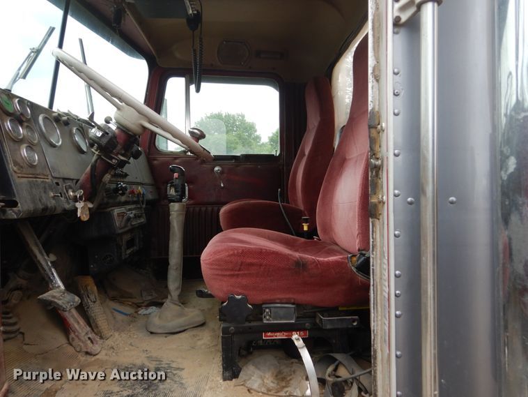 image for item FX9174 1980 Kenworth  tank truck