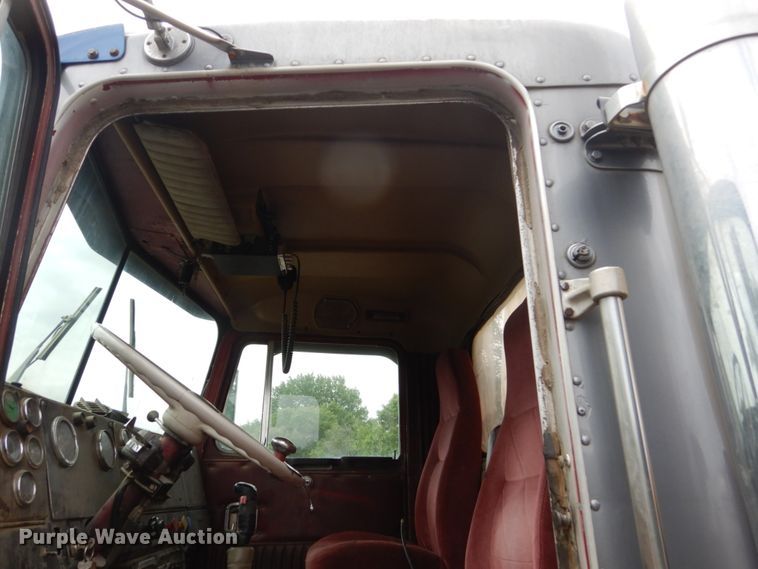 image for item FX9174 1980 Kenworth  tank truck