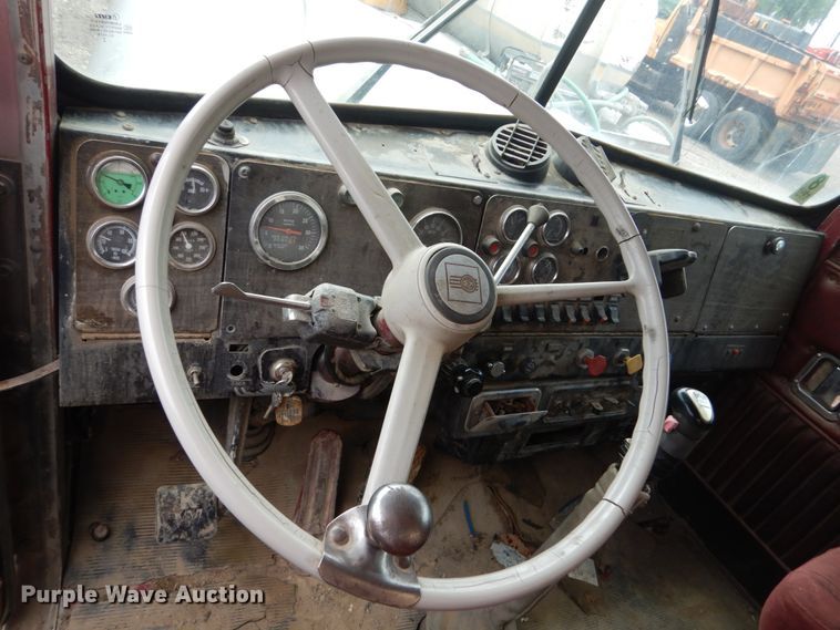 image for item FX9174 1980 Kenworth  tank truck