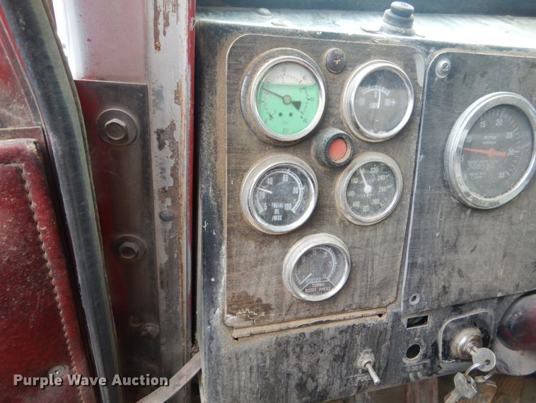 image for item FX9174 1980 Kenworth  tank truck