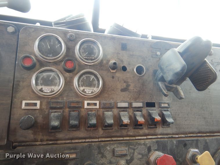 image for item FX9174 1980 Kenworth  tank truck