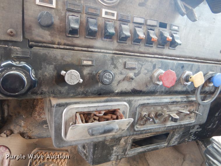 image for item FX9174 1980 Kenworth  tank truck