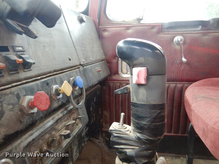 image for item FX9174 1980 Kenworth  tank truck