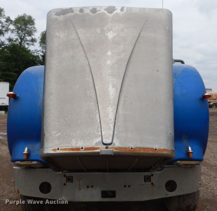 image for item FX9174 1980 Kenworth  tank truck