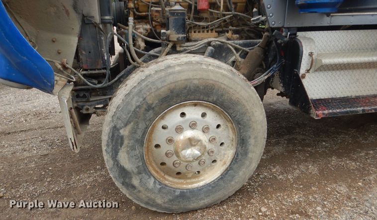 image for item FX9174 1980 Kenworth  tank truck