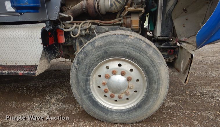 image for item FX9174 1980 Kenworth  tank truck