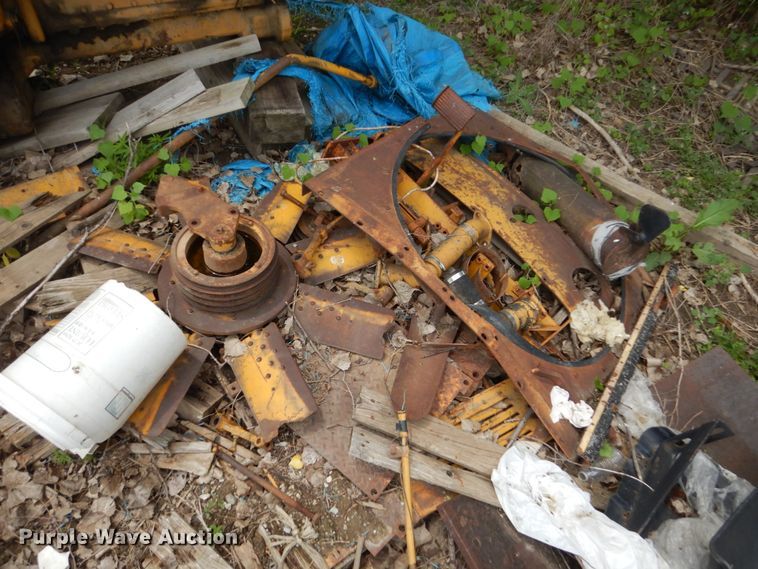 image for item FX9177 Caterpillar D8 dozer parts