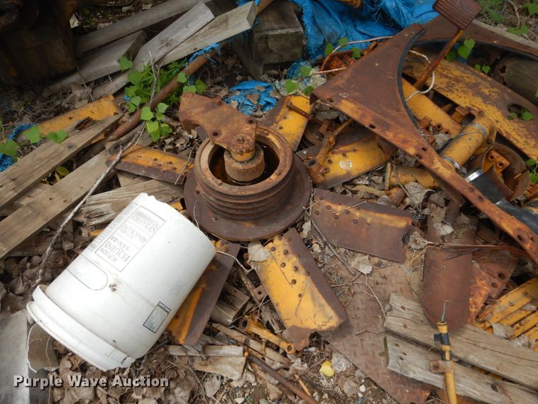 image for item FX9177 Caterpillar D8 dozer parts