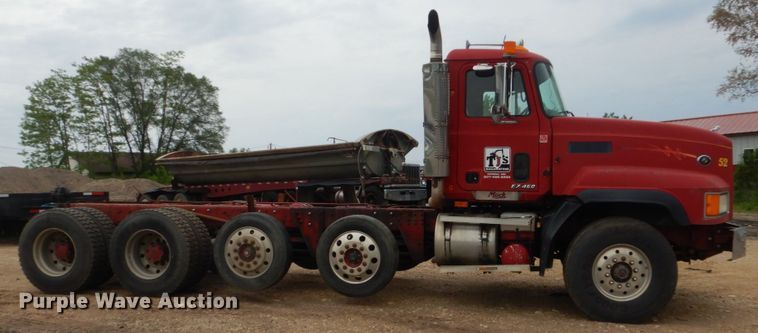 image for item FX9180 2000 Mack CL  truck cab and chassis