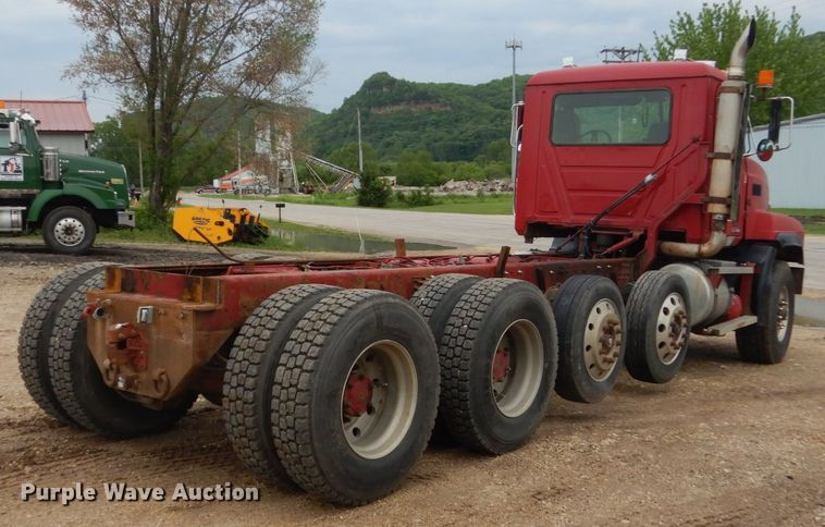 image for item FX9180 2000 Mack CL  truck cab and chassis