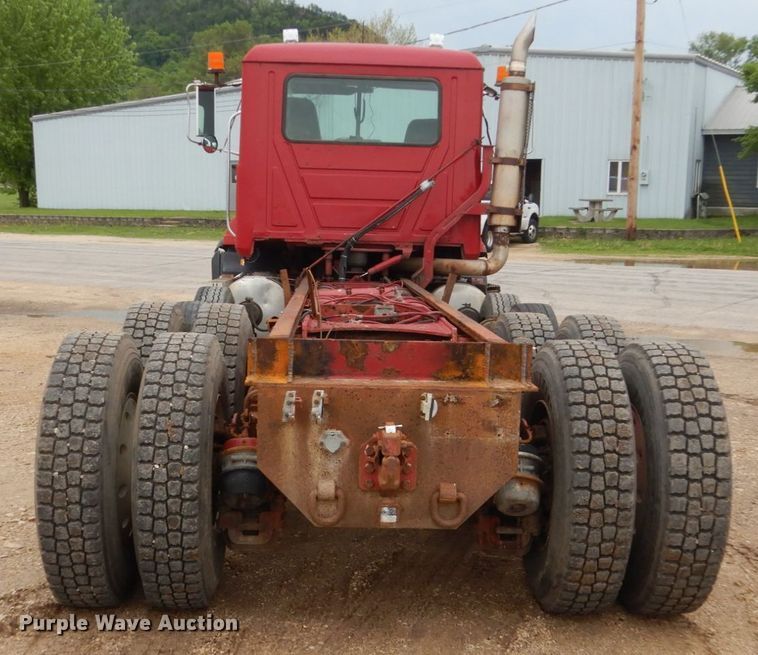 image for item FX9180 2000 Mack CL  truck cab and chassis