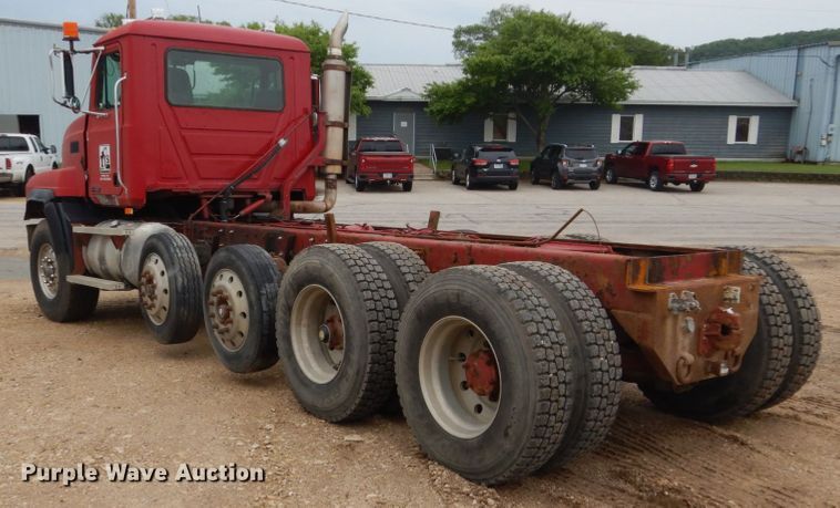 image for item FX9180 2000 Mack CL  truck cab and chassis