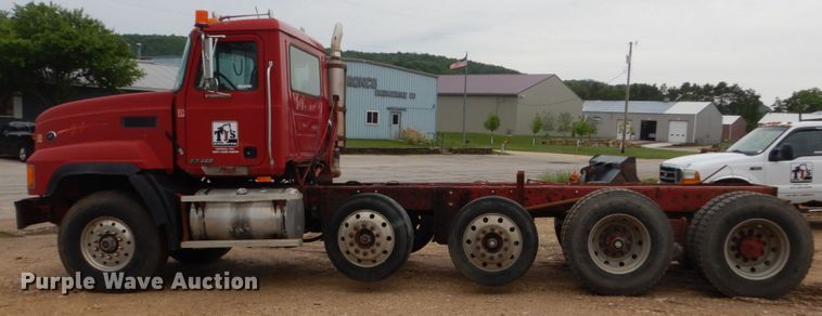 image for item FX9180 2000 Mack CL  truck cab and chassis