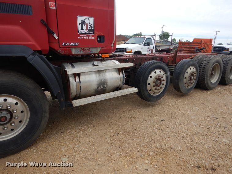 image for item FX9180 2000 Mack CL  truck cab and chassis