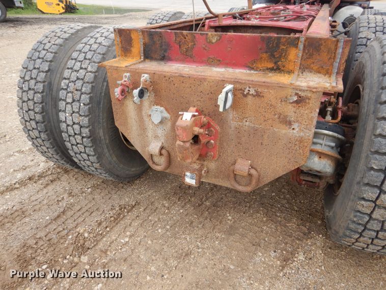 image for item FX9180 2000 Mack CL  truck cab and chassis