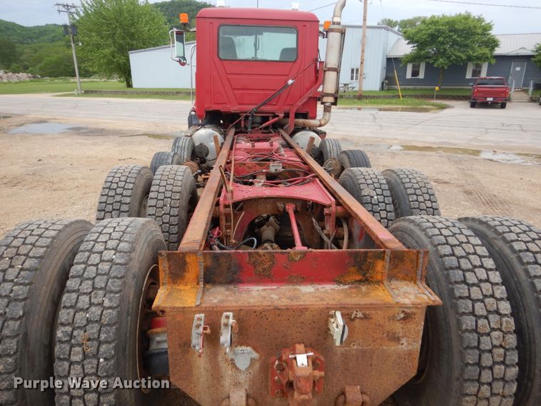 image for item FX9180 2000 Mack CL  truck cab and chassis