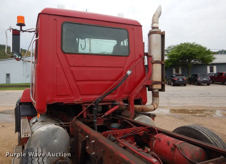 image for item FX9180 2000 Mack CL  truck cab and chassis