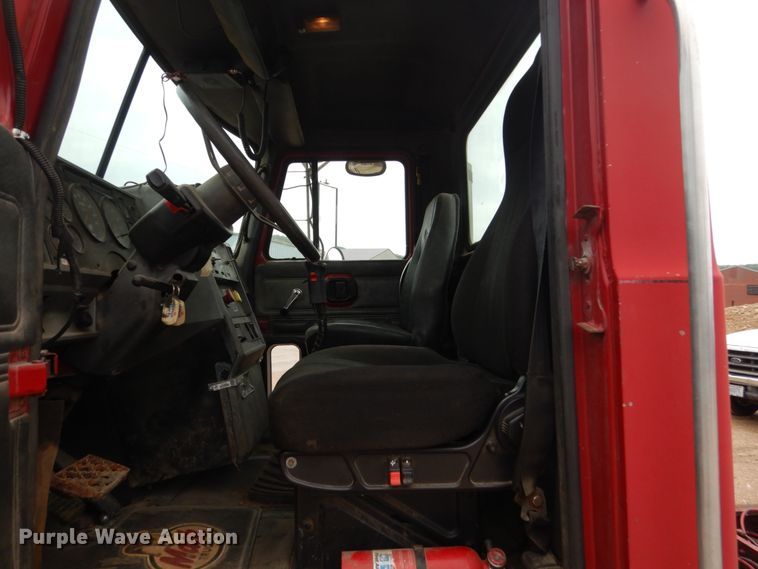 image for item FX9180 2000 Mack CL  truck cab and chassis