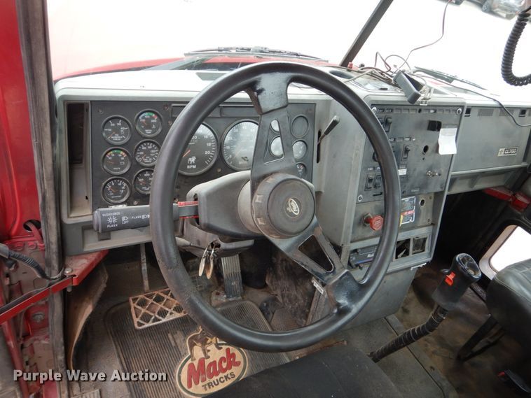 image for item FX9180 2000 Mack CL  truck cab and chassis