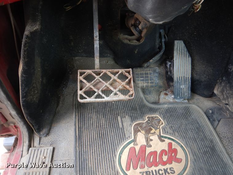 image for item FX9180 2000 Mack CL  truck cab and chassis