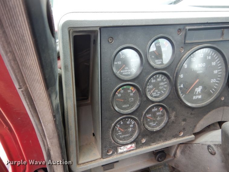 image for item FX9180 2000 Mack CL  truck cab and chassis