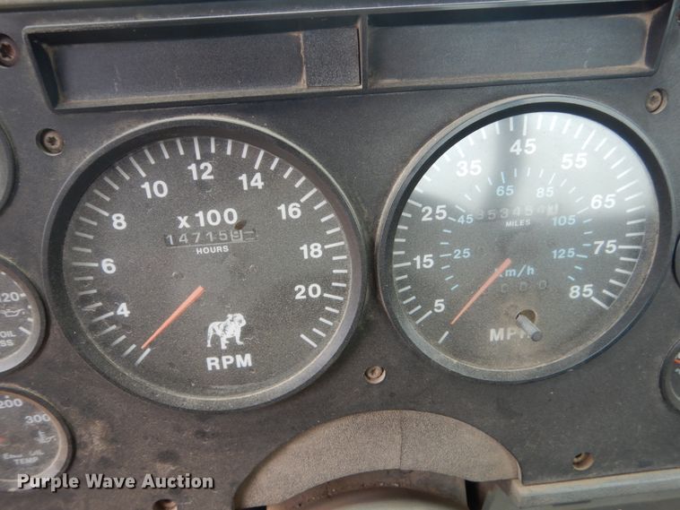 image for item FX9180 2000 Mack CL  truck cab and chassis