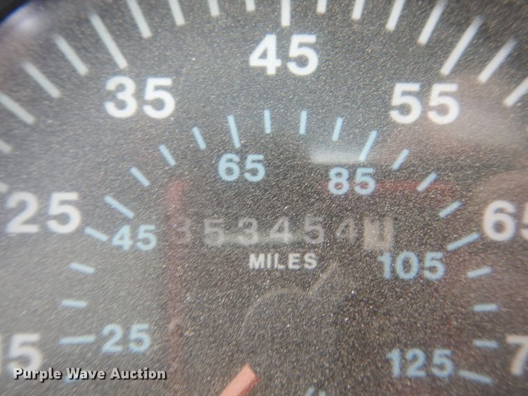 image for item FX9180 2000 Mack CL  truck cab and chassis