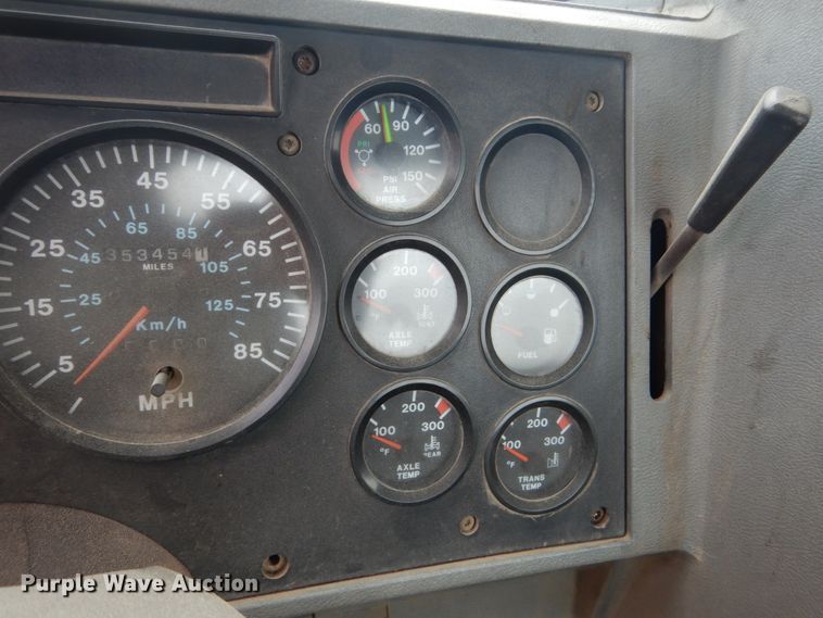 image for item FX9180 2000 Mack CL  truck cab and chassis