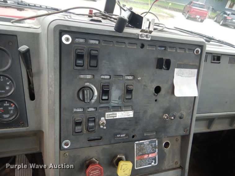 image for item FX9180 2000 Mack CL  truck cab and chassis