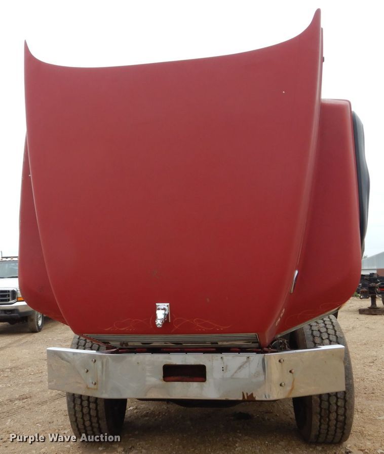 image for item FX9180 2000 Mack CL  truck cab and chassis